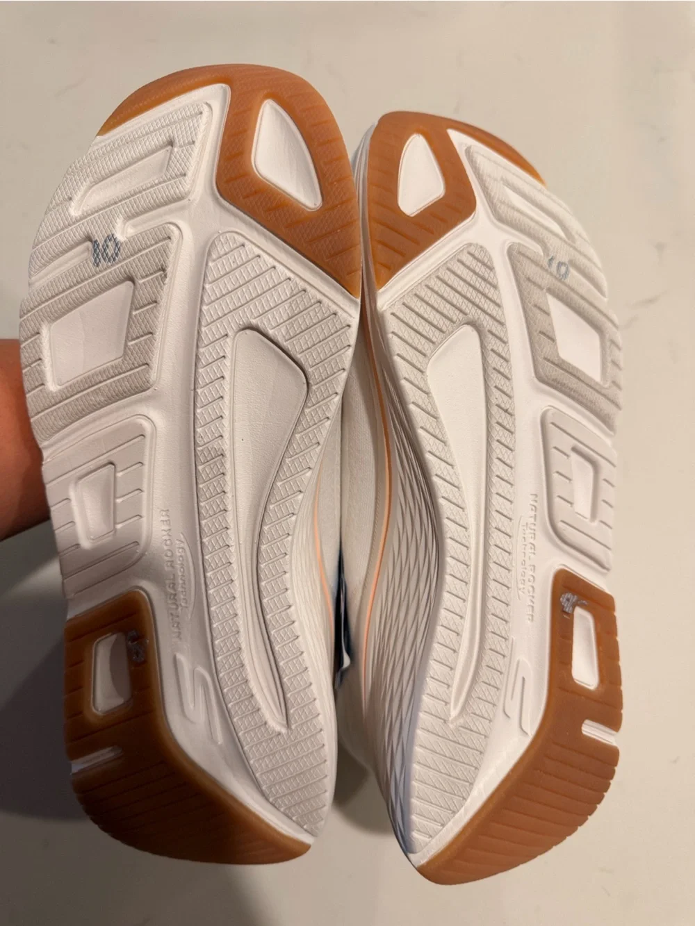 Sketchers Women's Max Cushioning Elite 2.0 sz 10